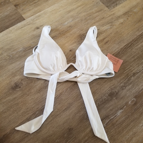 NWT Shade & Shore Off White Bikini Top Size Small - Picture 1 of 7